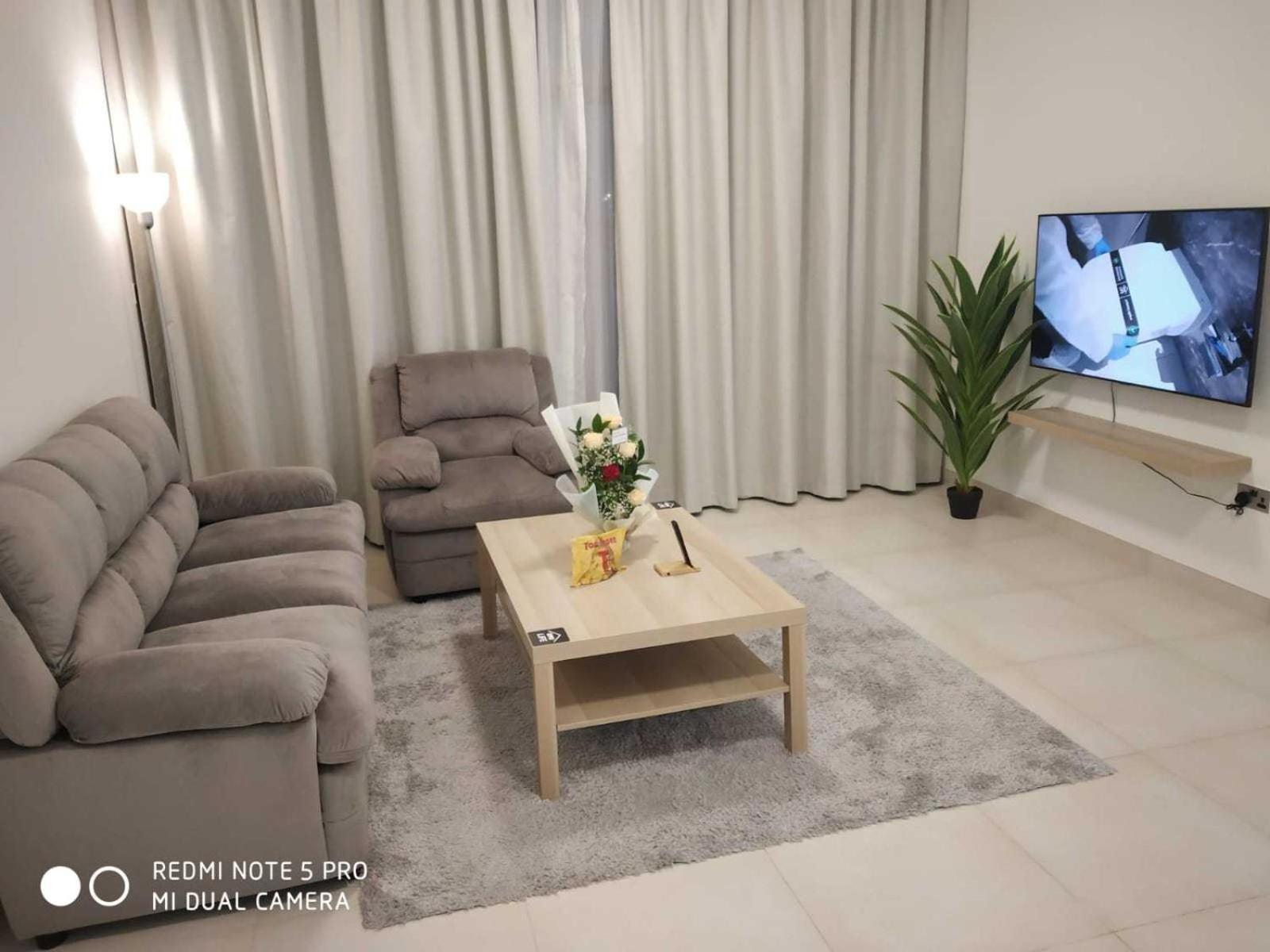 Oyo 1382 Spacious 1 Bhk With Balcony Apartment *