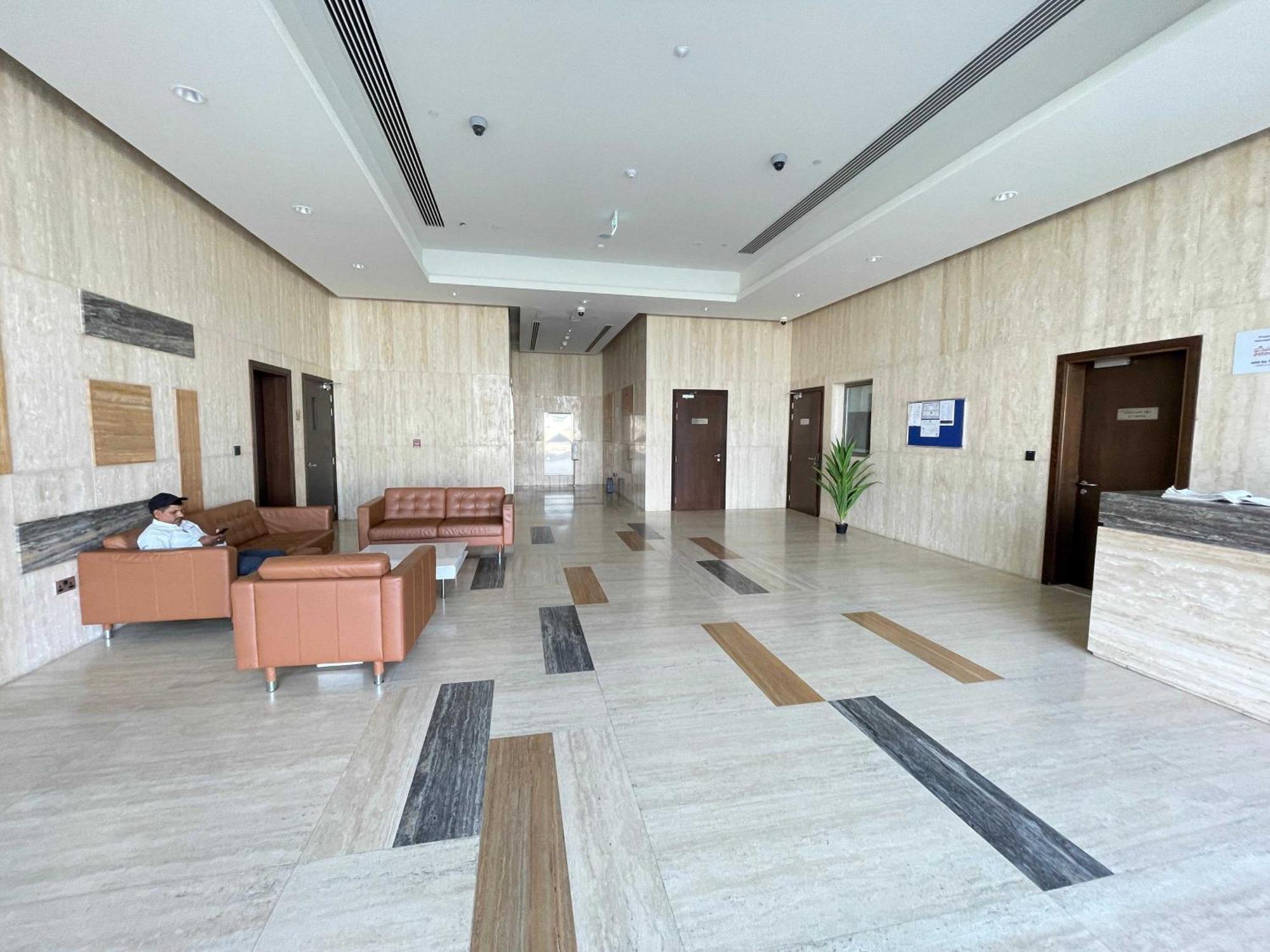 Oyo 1382 Spacious 1 Bhk With Balcony Abu Dhabi