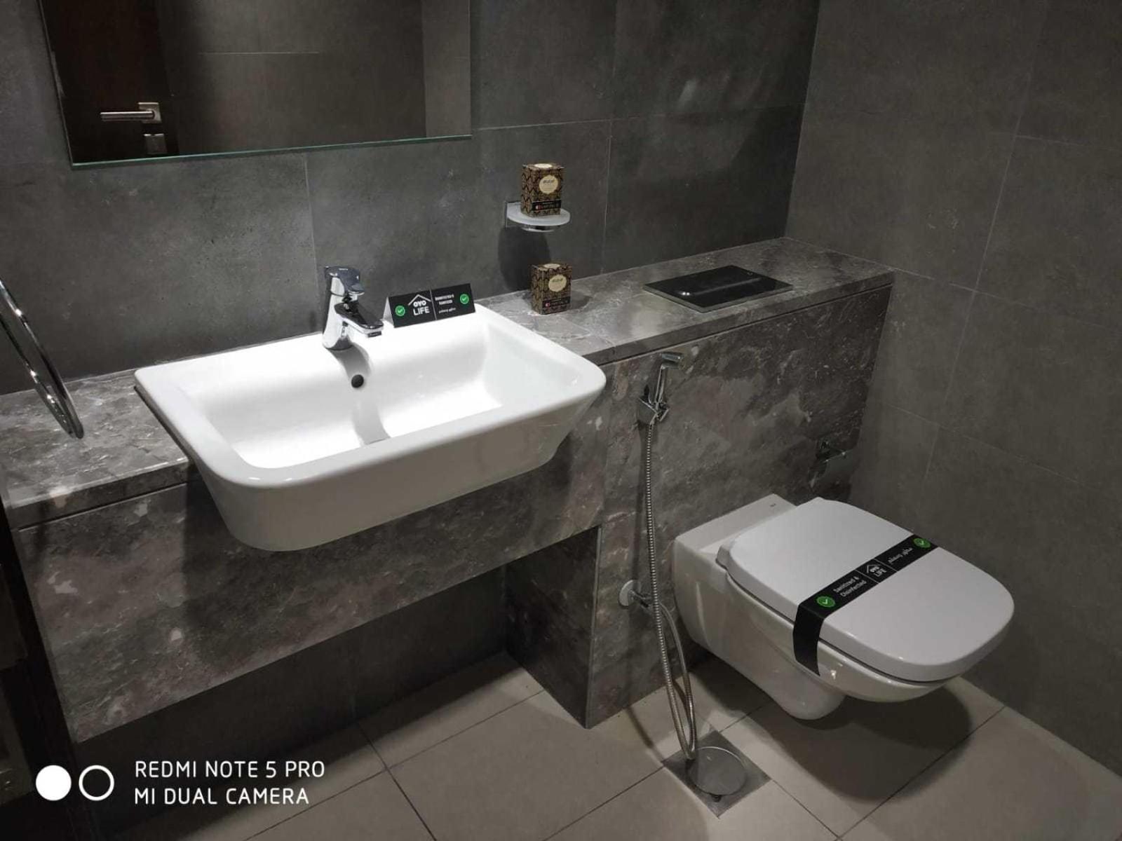 Apartment Oyo 1382 Spacious 1 Bhk With Balcony *