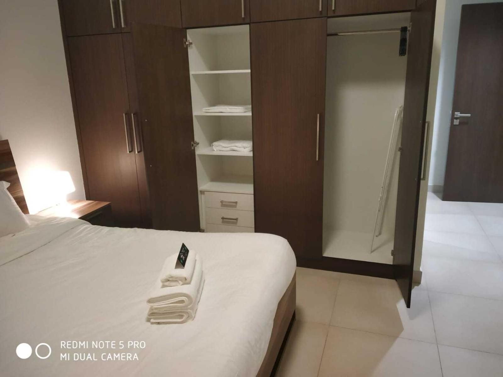Oyo 1382 Spacious 1 Bhk With Balcony